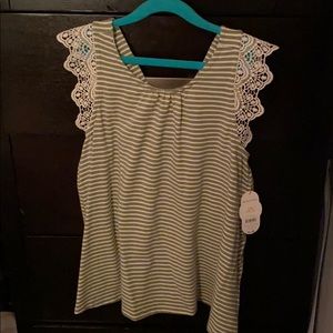 Girls lacey detailed tank top